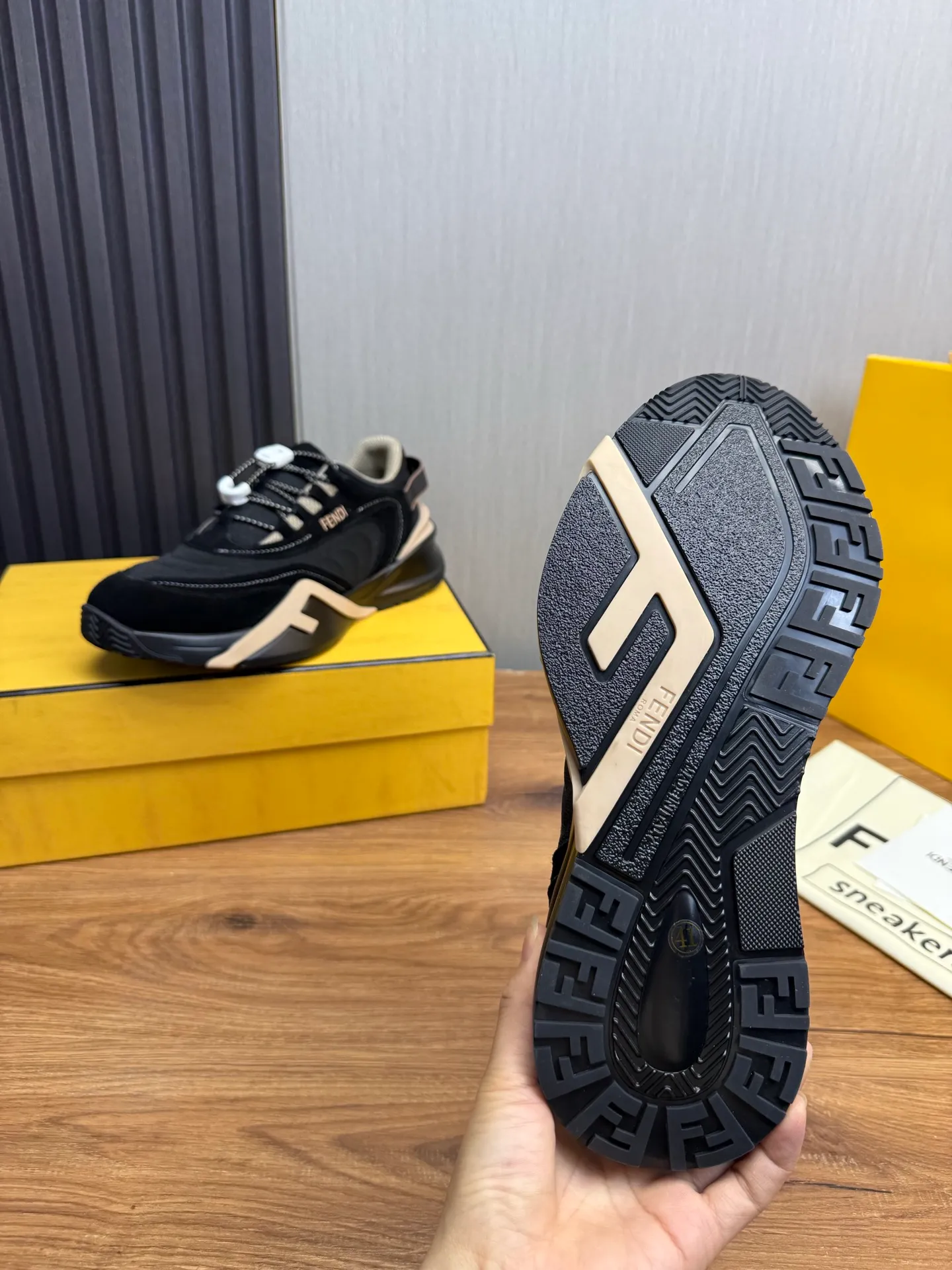 Men's men's shoes 💰560💰 Fendi [Fendi] hot style is on the market 🔥Fashionable casual men's shoes 🔱 Made of original brand fly knit fabric. Original cowhide + breathable mesh lining + sheepskin feet. Perfect shape and top quality, you deserve it 🔜Original rubber outsole, ultra-light, non-slip and wear-resistant 👣 Standard size 38-44